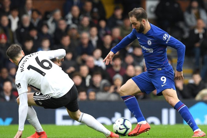 追求保罗，联手詹皇冲冠？湖人操作引爆联盟，字母哥也要加盟？