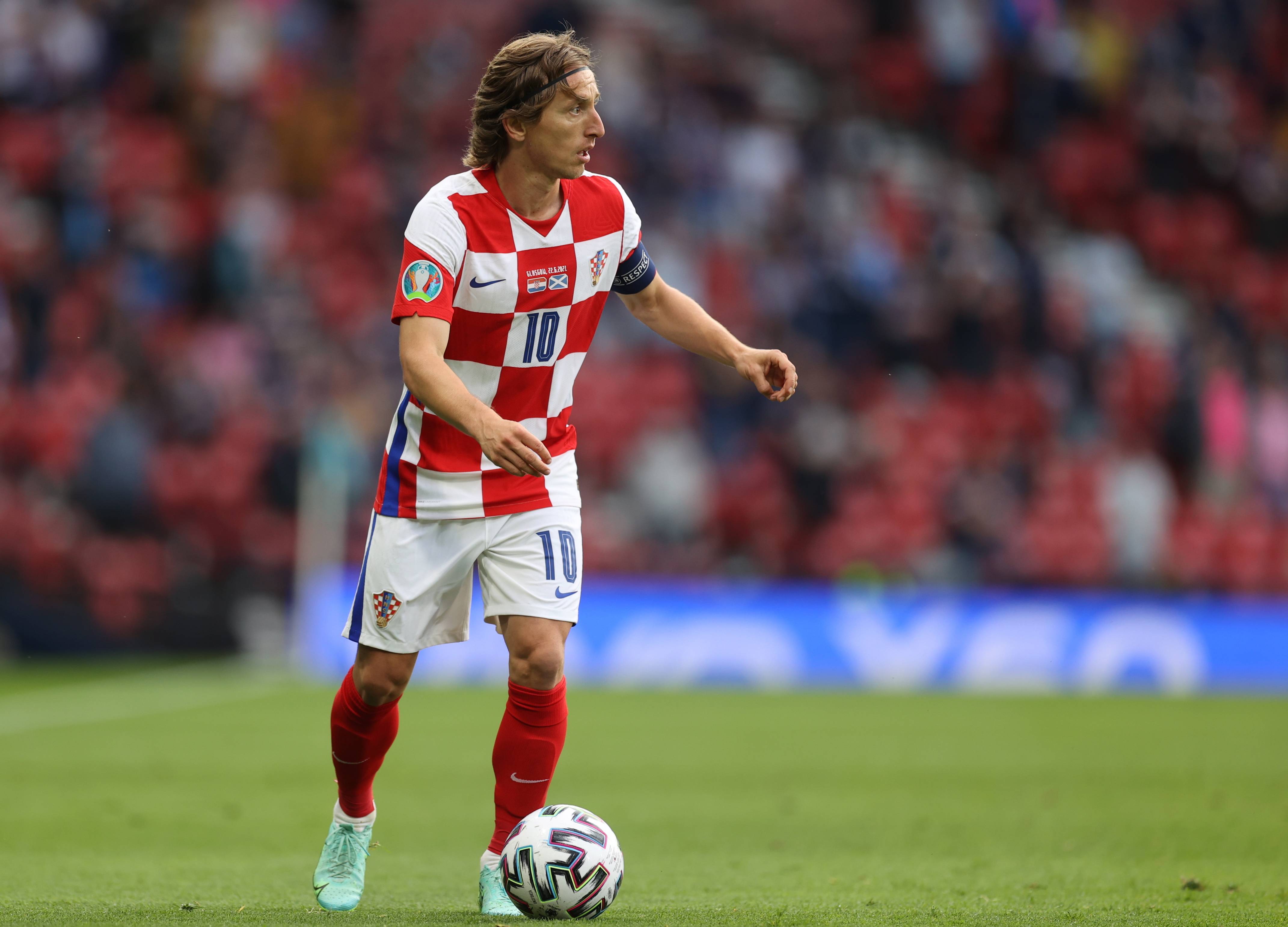 球星关键球命中后转身太霸气