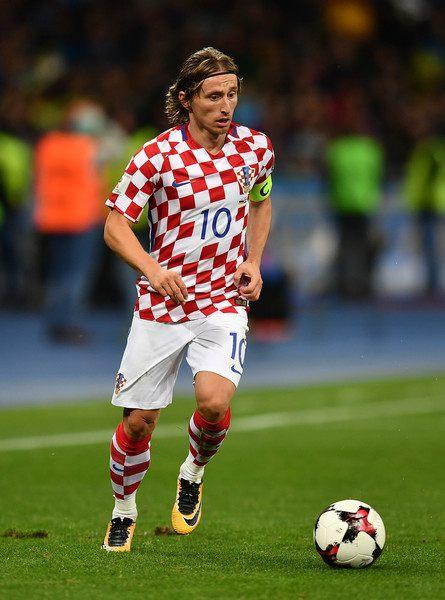 董路：中国人是世界上最不热爱足球的人！球员不爱足球，就是干活挣钱