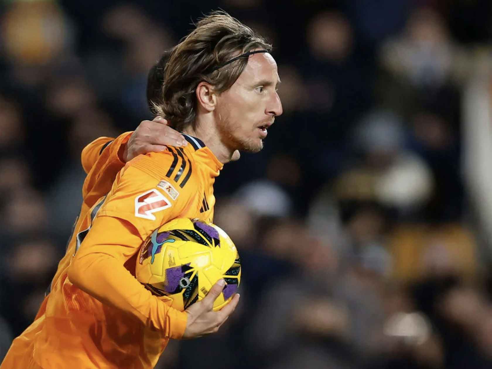 巴萨梅西自由球进球助球队领先