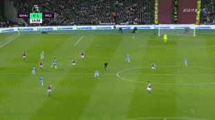 致敬，王刚庆祝足协杯冠军时背后写着：献给我们的主帅塞蒂恩