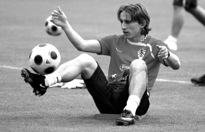 和利物浦一个病情，后防不稳，更衣室失控