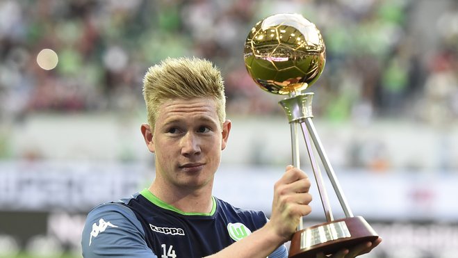 媒体人晒视频：赛后蒯纪闻安慰山东U20球员，很有大将风度